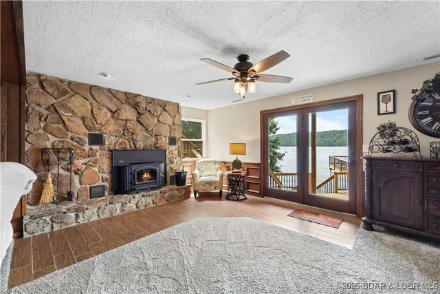 $699,900 | 261 Shell Bay Circle, Linn Creek, MO 65052