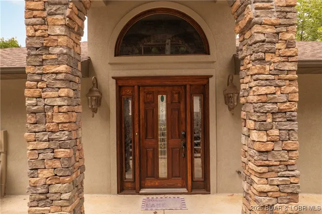 $699,900 | 261 Shell Bay Circle, Linn Creek, MO 65052