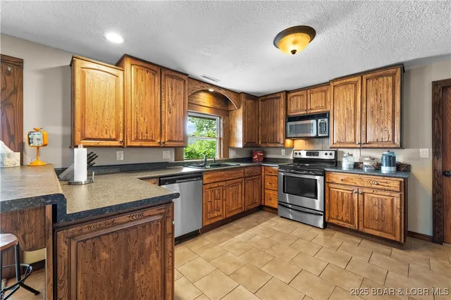 $699,900 | 261 Shell Bay Circle, Linn Creek, MO 65052