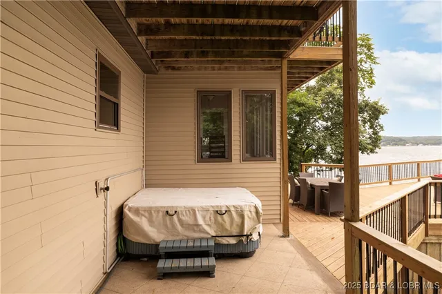 $699,900 | 261 Shell Bay Circle, Linn Creek, MO 65052