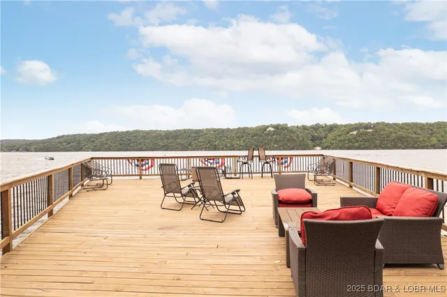 $699,900 | 261 Shell Bay Circle, Linn Creek, MO 65052