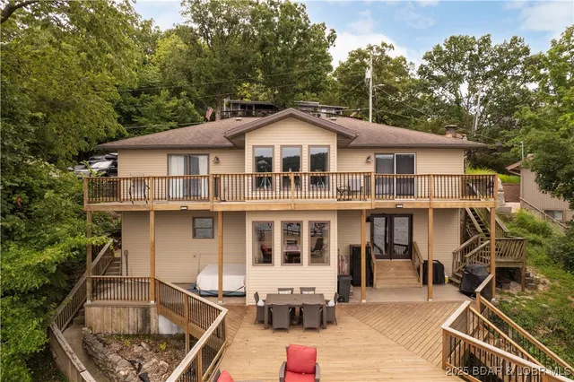 $699,900 | 261 Shell Bay Circle, Linn Creek, MO 65052