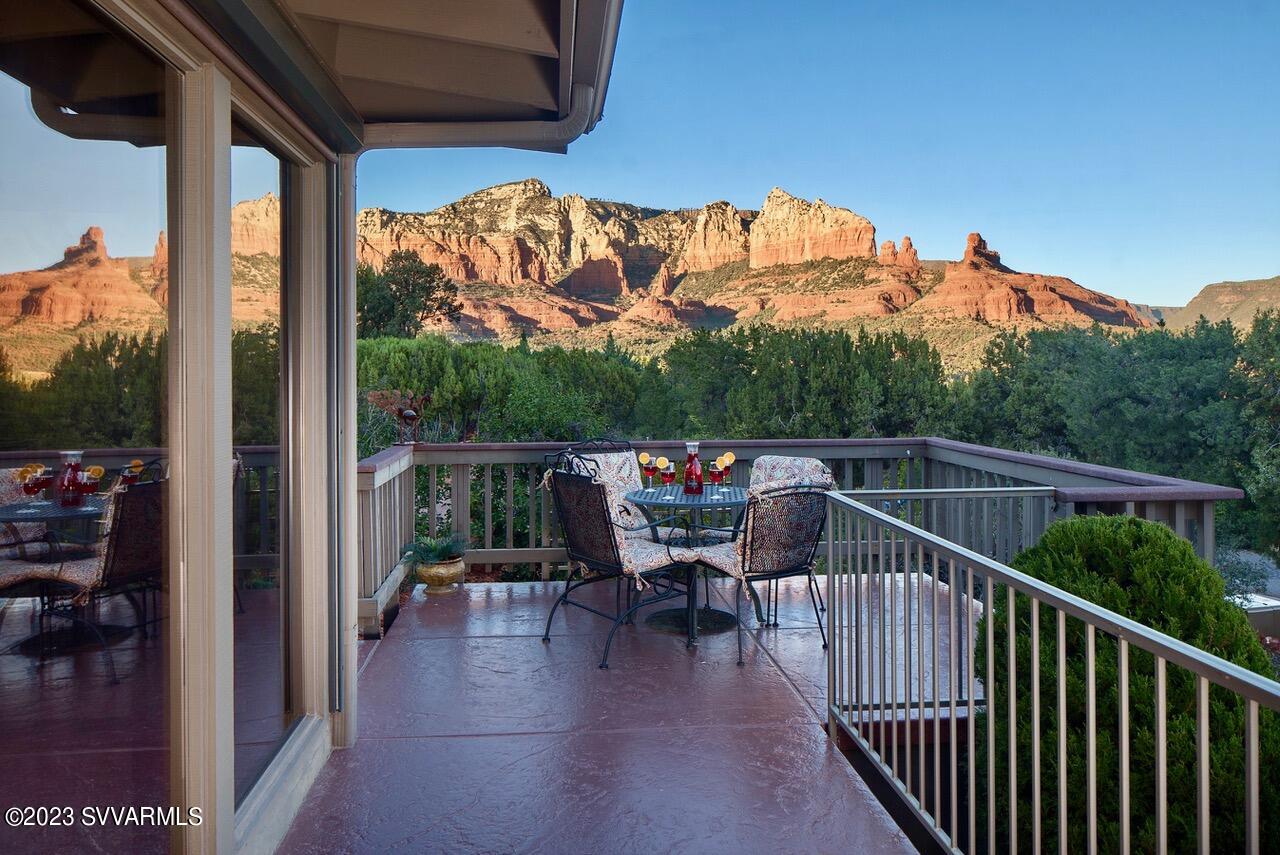 215 East Ridge Road Sedona, AZ 86336 - Photo 3 of 46 Red rock views & Sangria