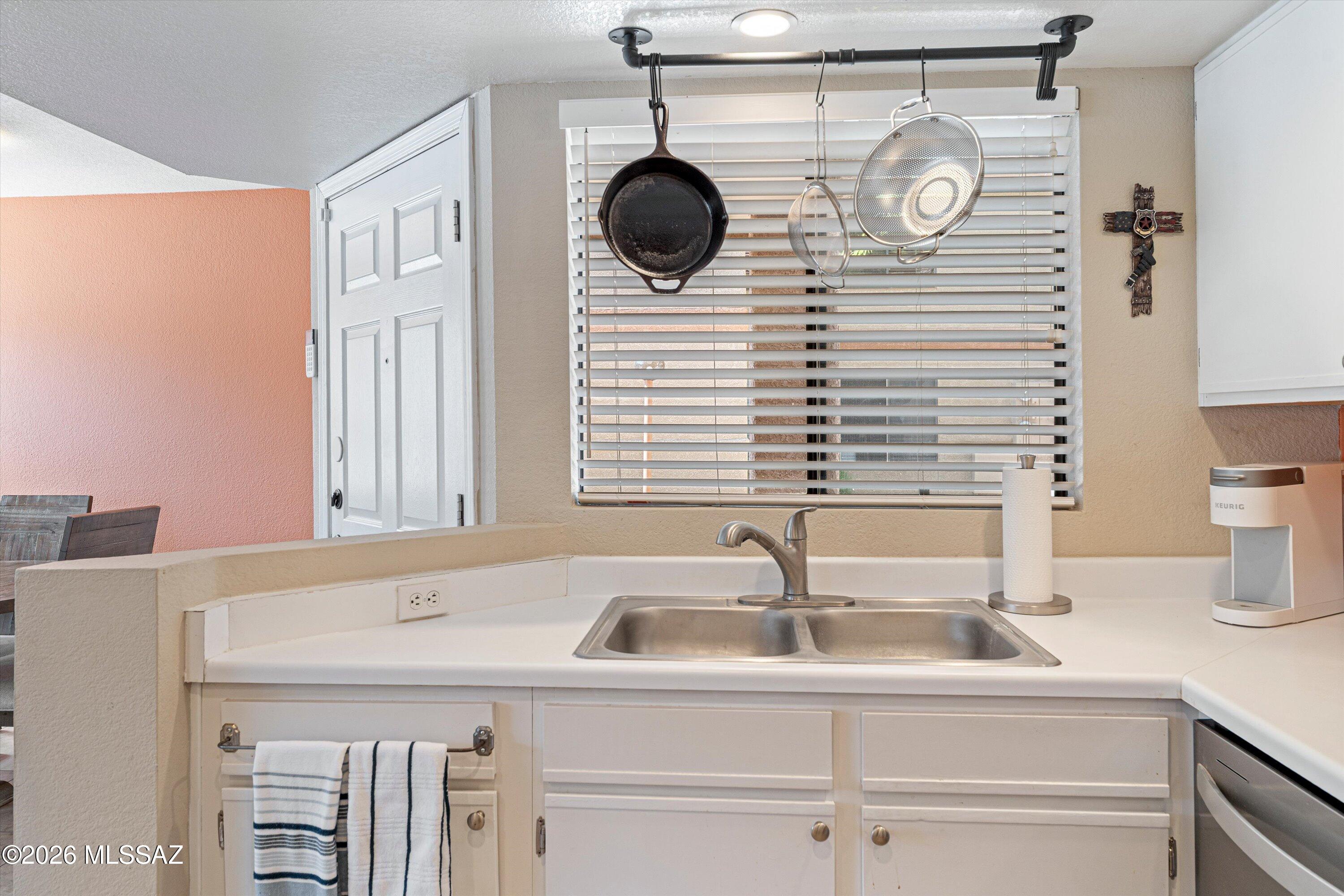 7255 East Snyder Road, Unit 4105 Tucson, AZ 85750 - Photo 6 of 24 Kitchen Window