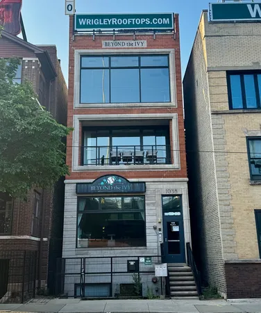 $3,500 | 1038 West Waveland Avenue, Unit 2, Chicago, IL 60613