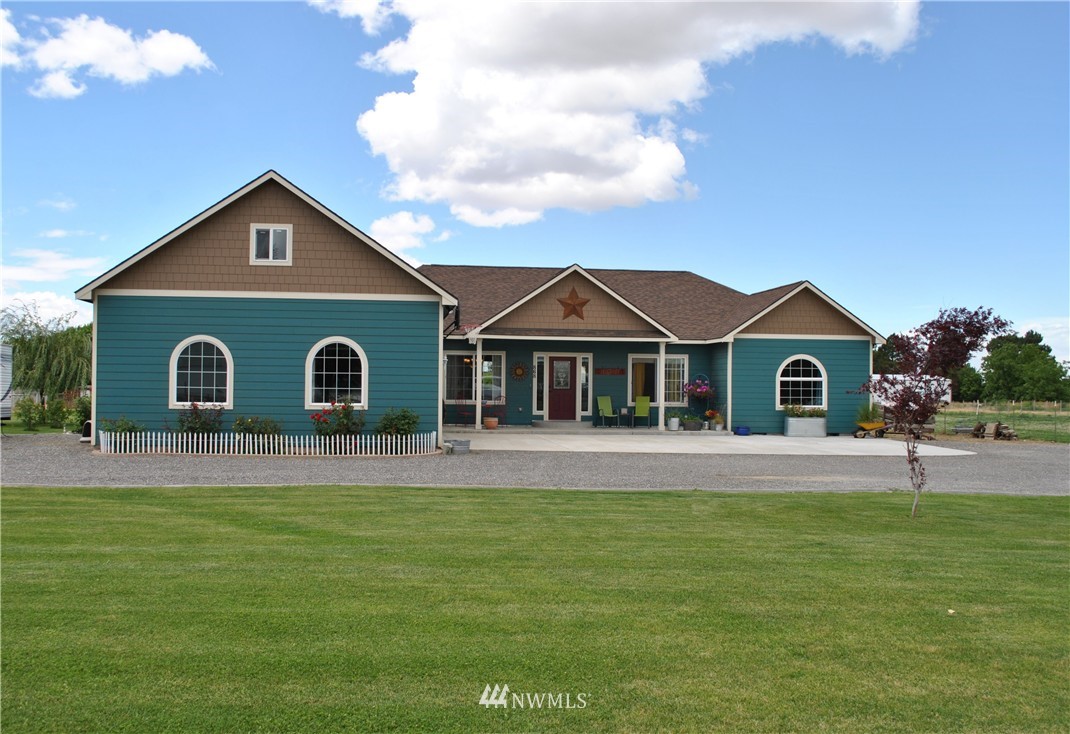 868 South Highland Road Othello, WA 99344 - Photo 1 of 24