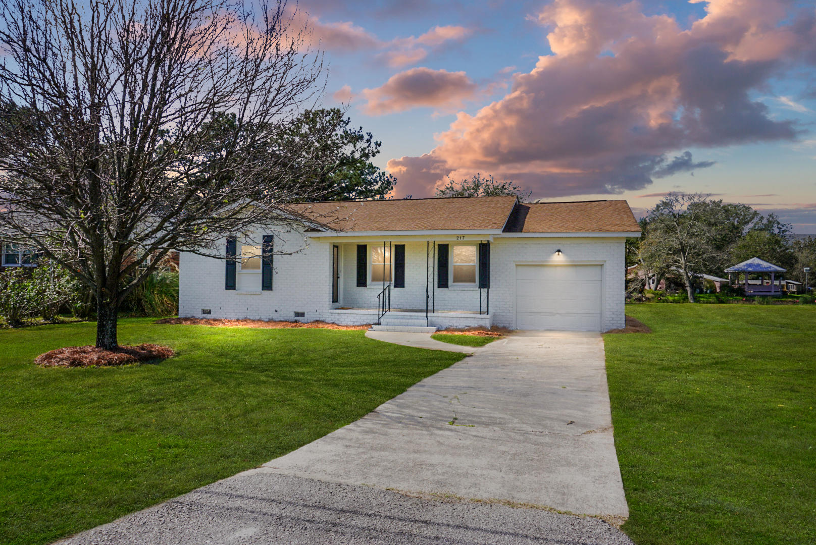 217 Wappoo Road Charleston, SC 29407 - Photo 1 of 43 L ELSNER PHOTOGRAPHY 0