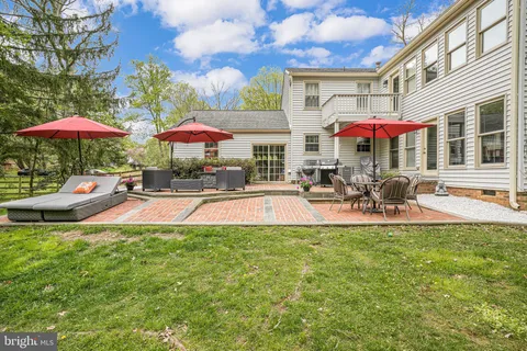 a view of house with yard