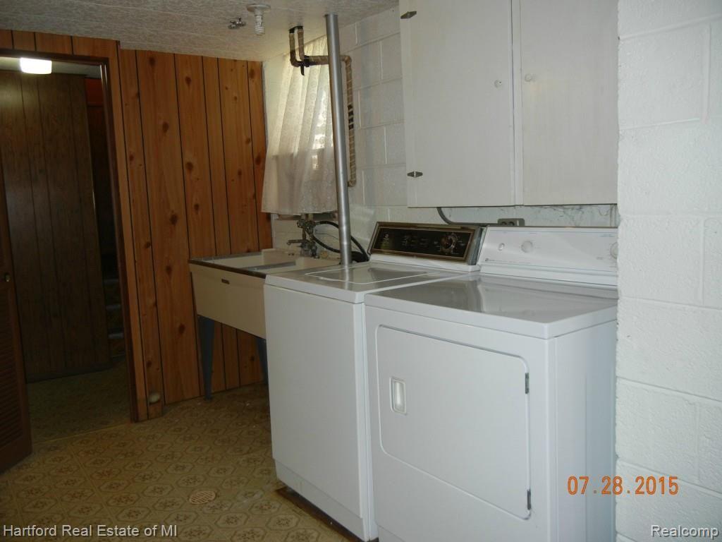 30420 Springview Street Farmington, MI 48334 - Photo 30 of 31 Laundry room