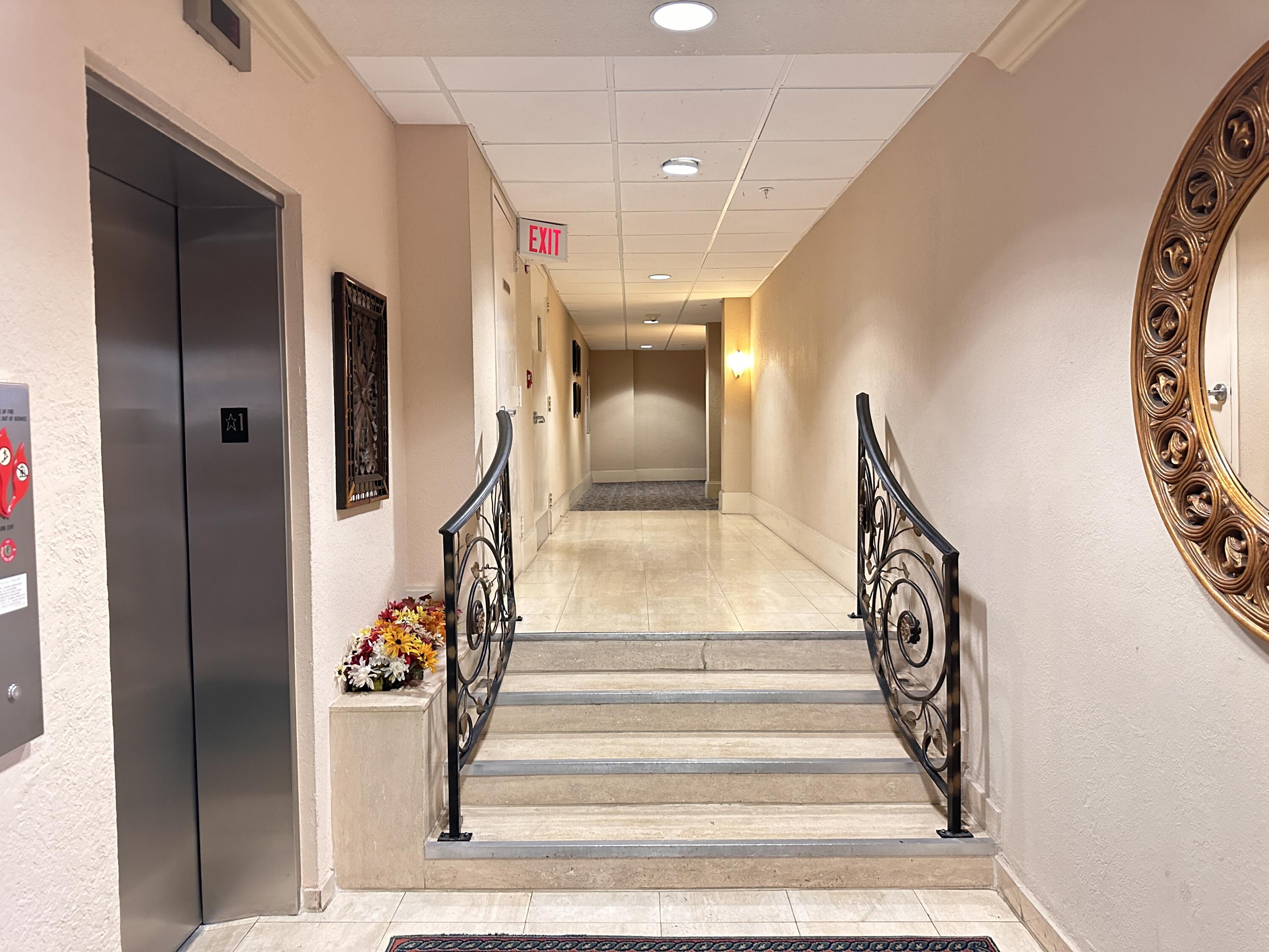1000 Spanish River Road, Unit 3U Boca Raton, FL 33432 - Photo 15 of 21 Elevator