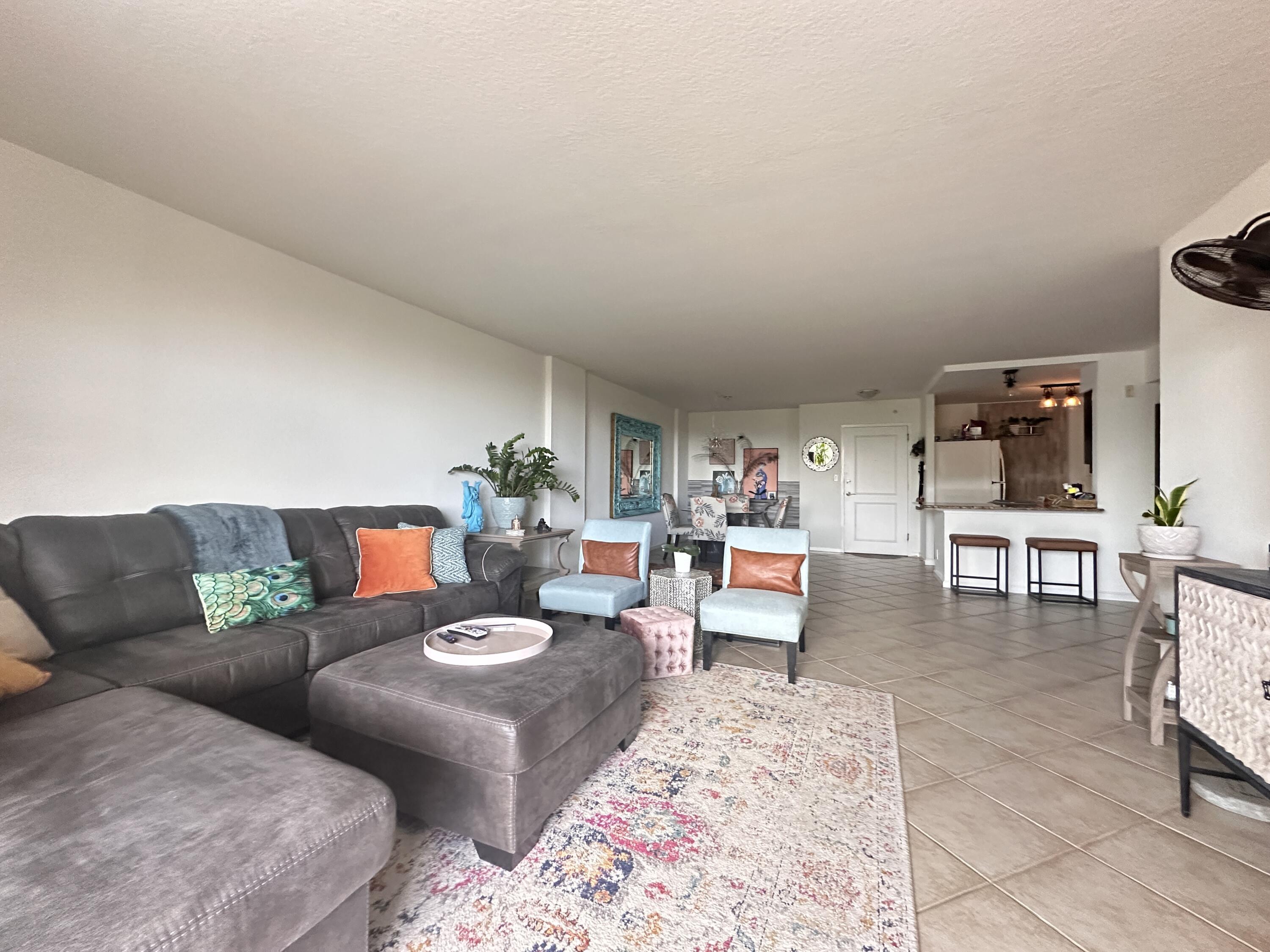 1000 Spanish River Road, Unit 3U Boca Raton, FL 33432 - Photo 7 of 21 Living area