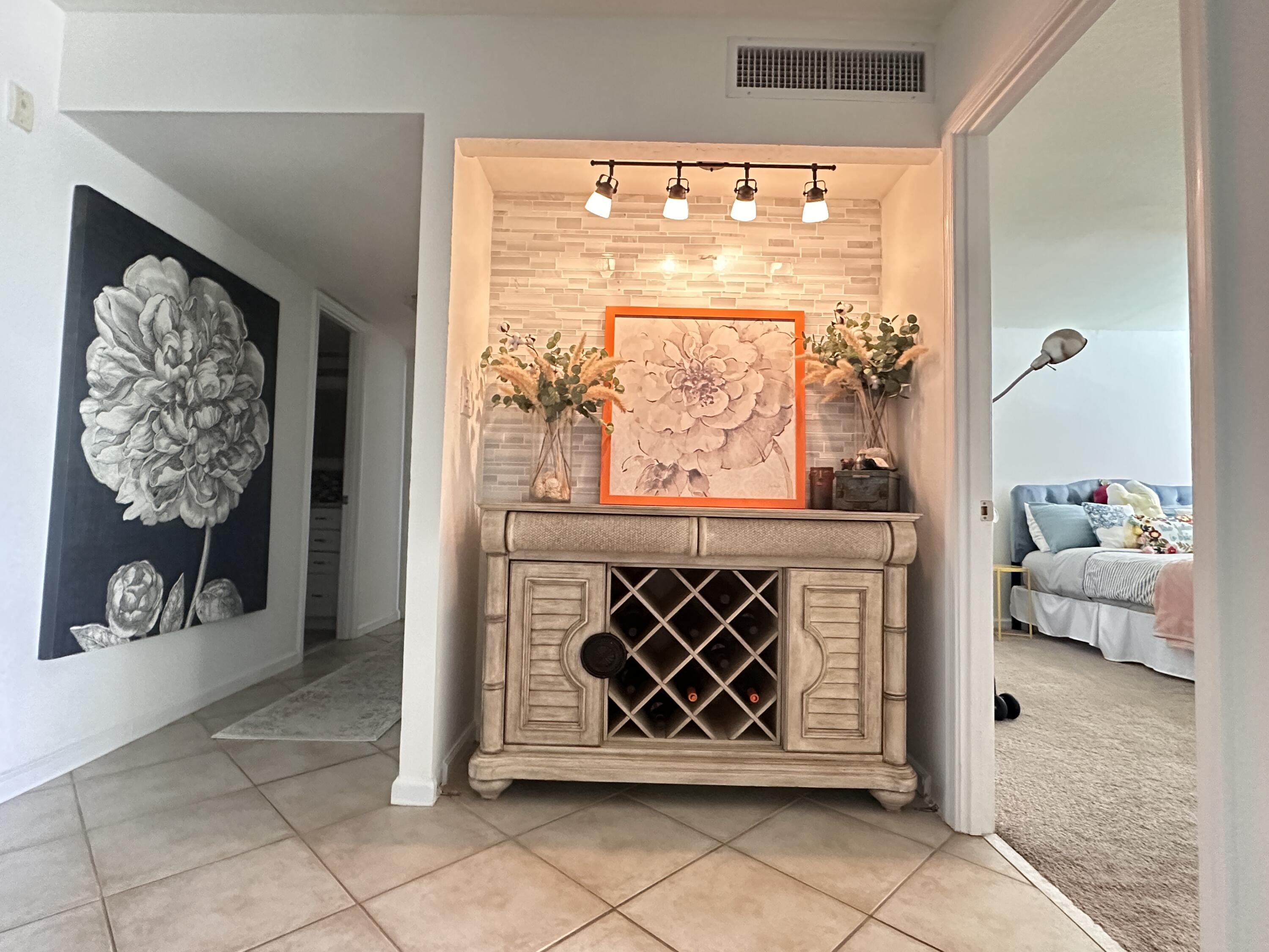 1000 Spanish River Road, Unit 3U Boca Raton, FL 33432 - Photo 10 of 21 Living area