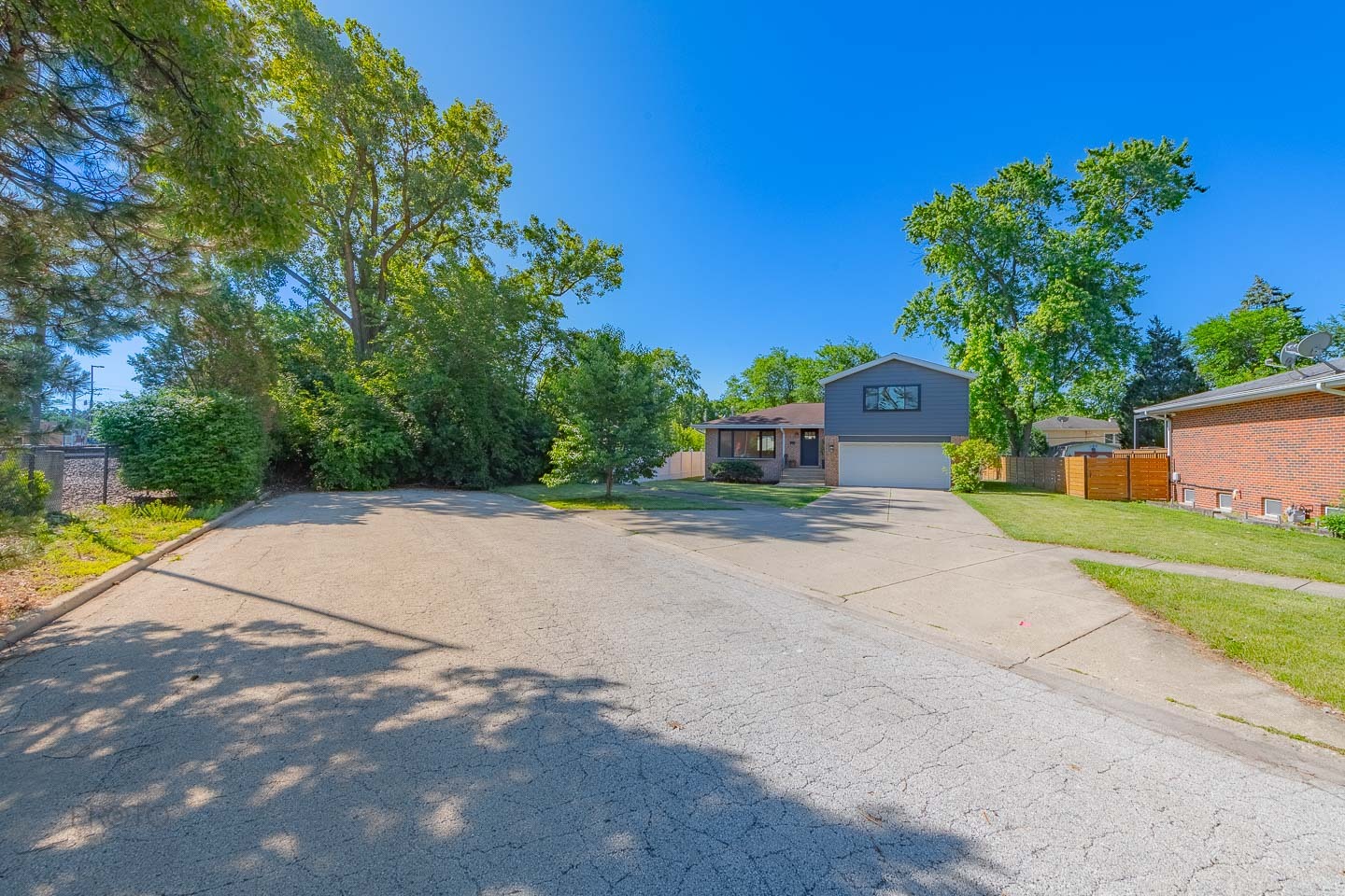 2405 Avondale Avenue Park Ridge, IL 60068 - Photo 3 of 32