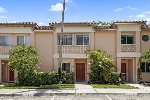 $439,900 | 757 Northwest 208th Drive, Pembroke Pines, FL 33029