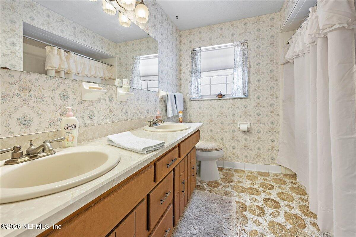 3510 Sandburg Road Jacksonville, FL 32277 - Photo 19 of 25 Hall Bathroom
