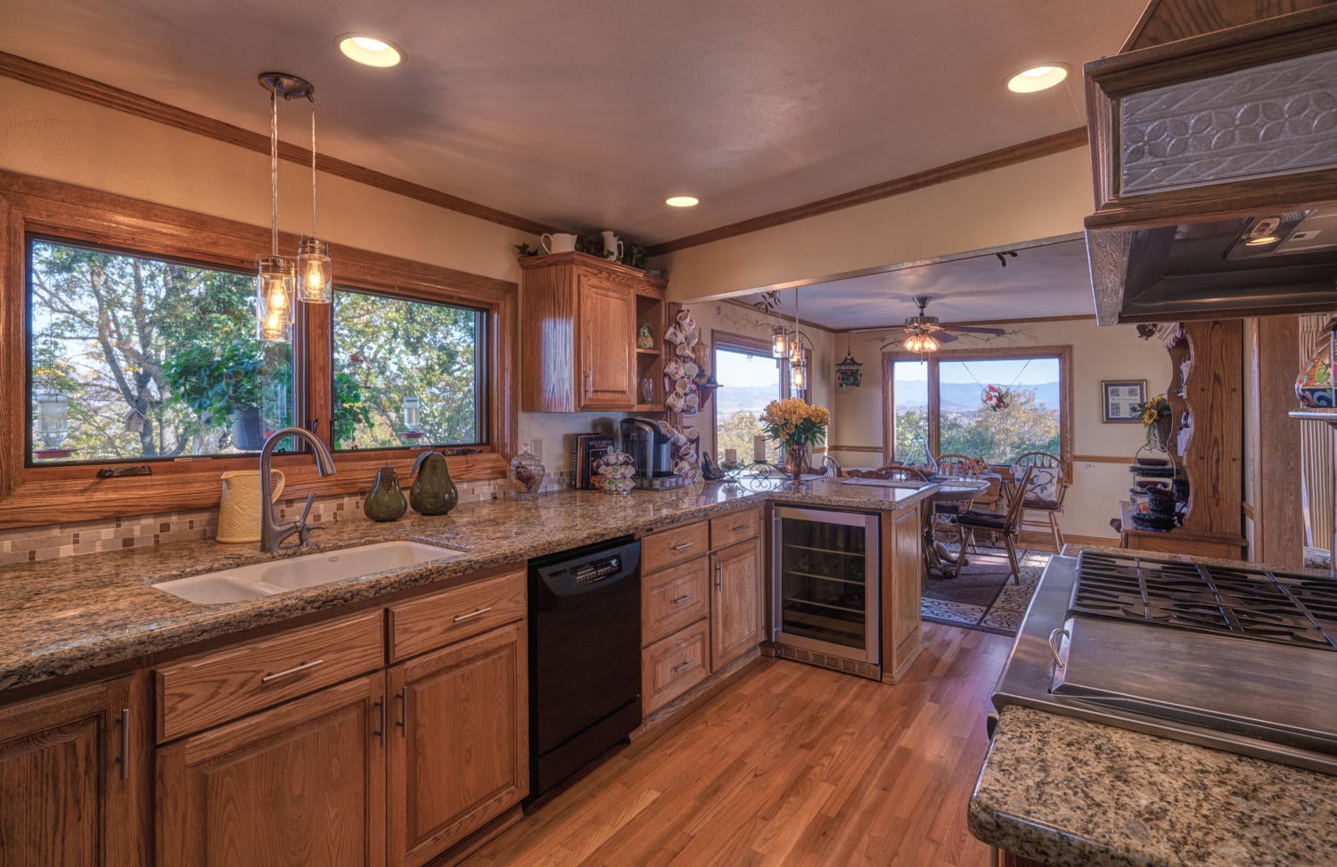 150 Nick Young Road Eagle Point, OR 97524 - Photo 14 of 41 Lots of counter space.
