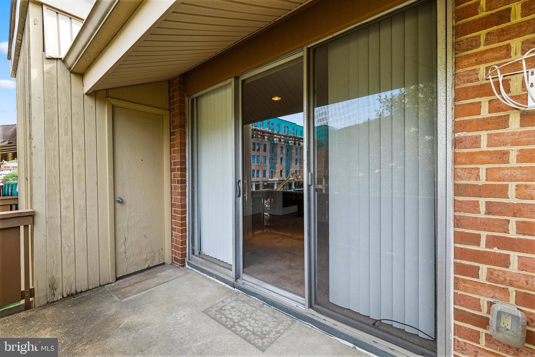 19 Hamill Road, Unit 19E Baltimore, MD 21210 - Photo 25 of 33 Balcony