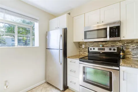 $179,900 | 3095 North Oakland Forest Drive, Unit 104, Oakland Park, FL 33309