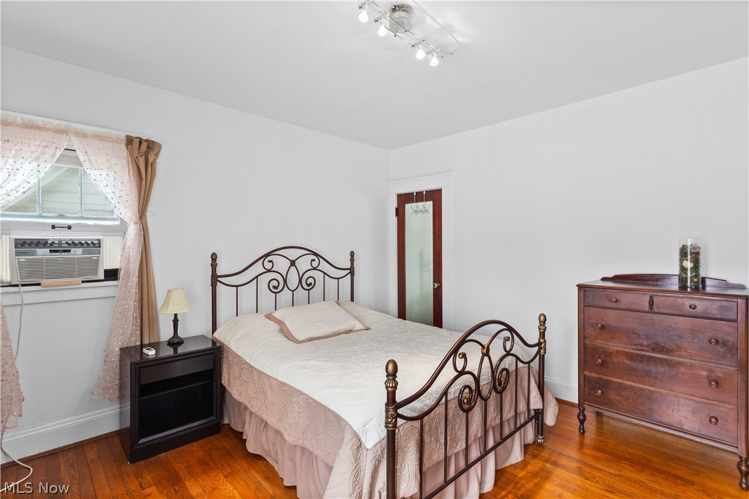 2512 Lee Road Cleveland, OH 44118 - Photo 23 of 35 Bed 1