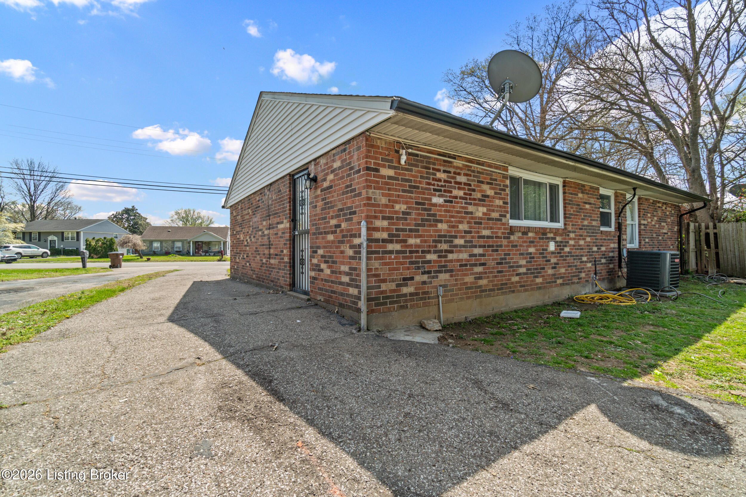 5200 Robinwood Road Louisville, KY 40218 - Photo 7 of 24 dsc00490