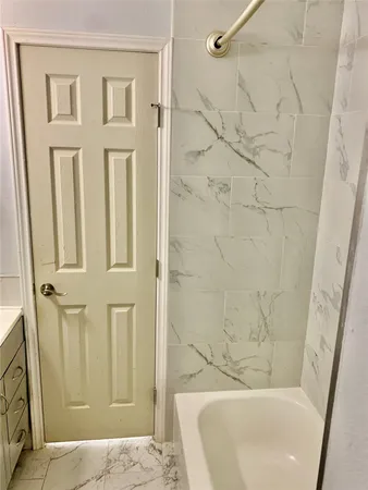 $1,300 | 909 Silber Road, Unit 57J, Houston, TX 77024