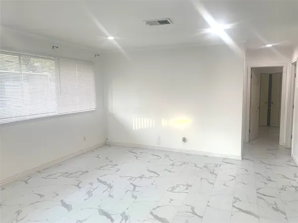 $1,300 | 909 Silber Road, Unit 57J, Houston, TX 77024