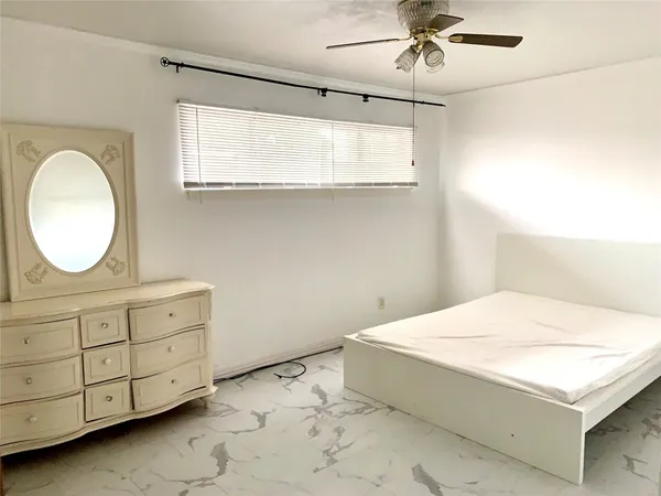 $1,275 | 909 Silber Road, Unit 57J, Houston, TX 77024