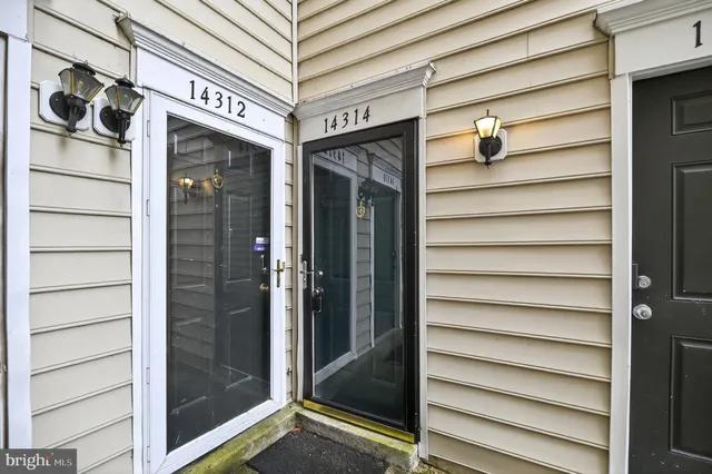 a view of entryway with a front door