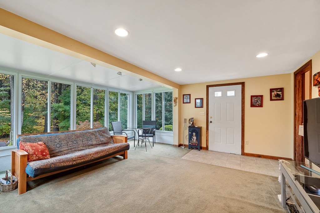 48 Valley View Road Leominster, MA 01453 - Photo 11 of 25 Gallery Image 11