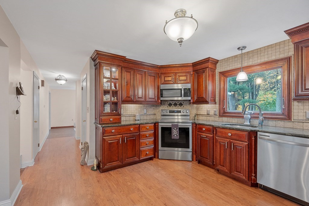 48 Valley View Road Leominster, MA 01453 - Photo 4 of 25 Gallery Image 4
