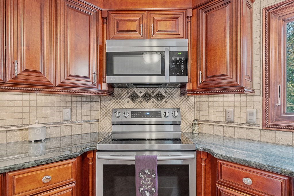 48 Valley View Road Leominster, MA 01453 - Photo 5 of 25 Gallery Image 5