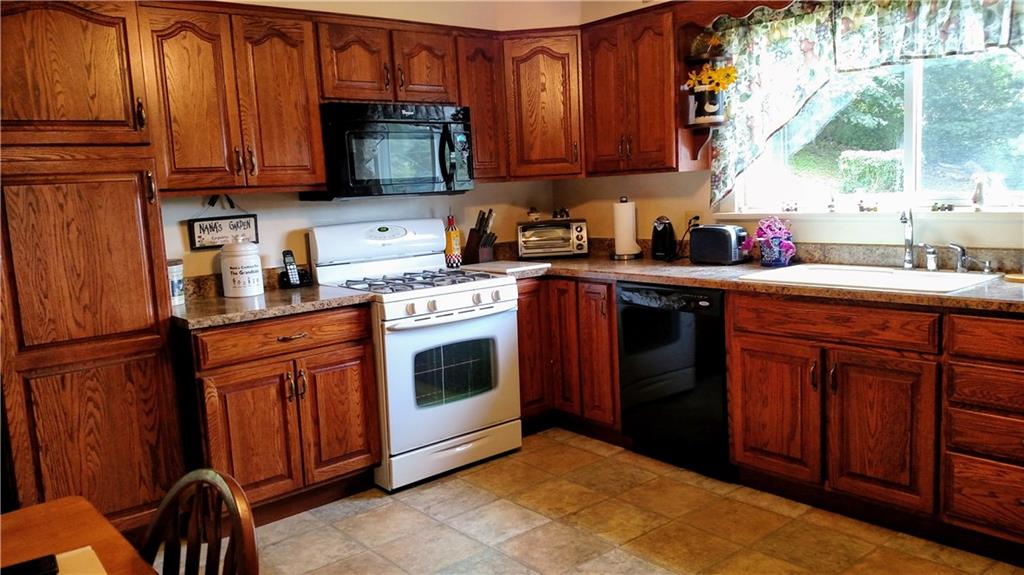1546 Dime Road Vandergrift, PA 15690 - Photo 3 of 24