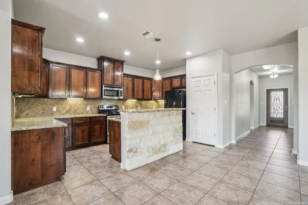 $1,950 | 6413 Von Rosk, Leon Valley, TX 78238