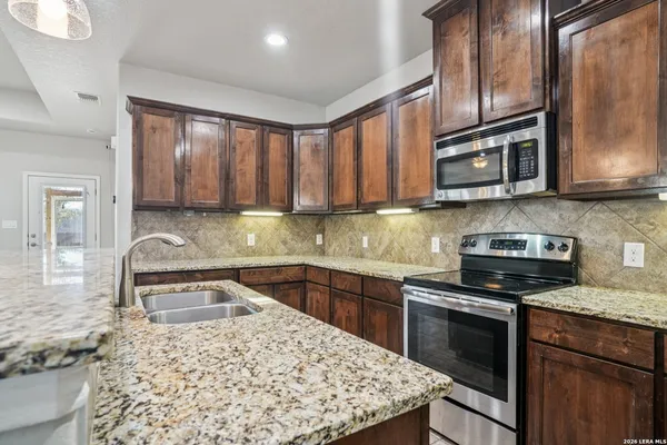 $1,950 | 6413 Von Rosk, Leon Valley, TX 78238