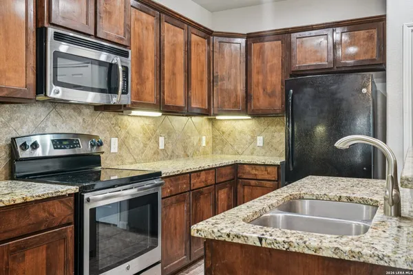 $1,950 | 6413 Von Rosk, Leon Valley, TX 78238