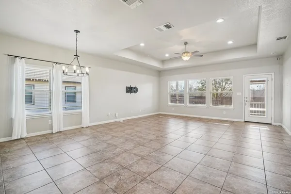 $1,950 | 6413 Von Rosk, Leon Valley, TX 78238