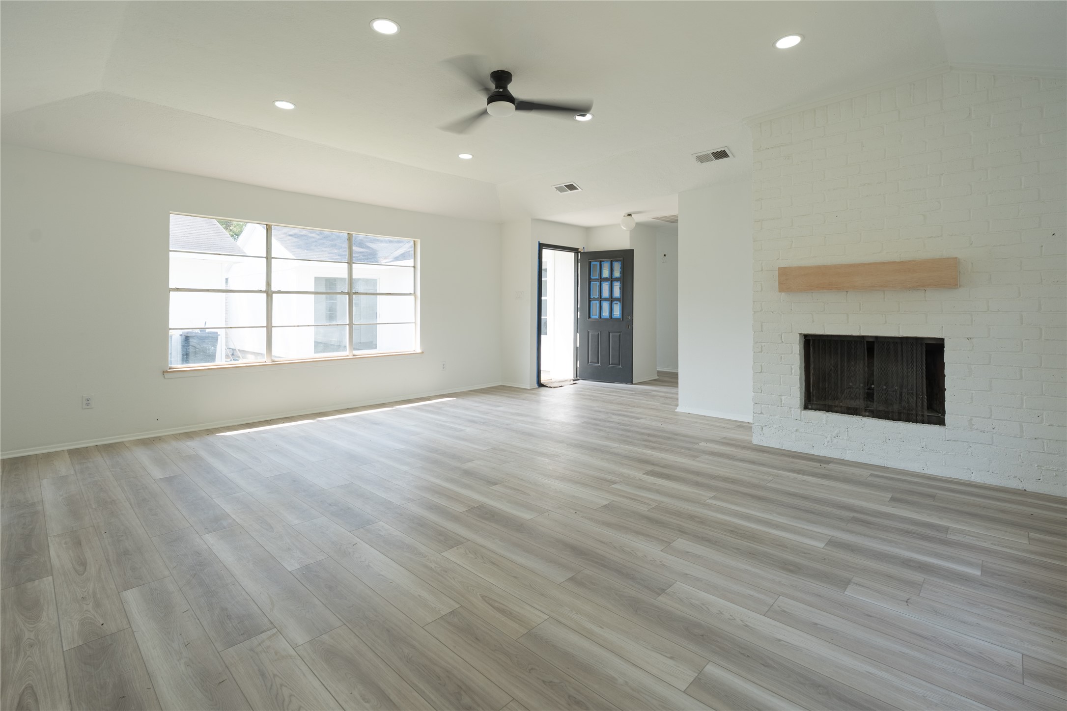 6023 Knotty Post Lane Spring, TX 77373 - Photo 8 of 32 Gallery Image 8