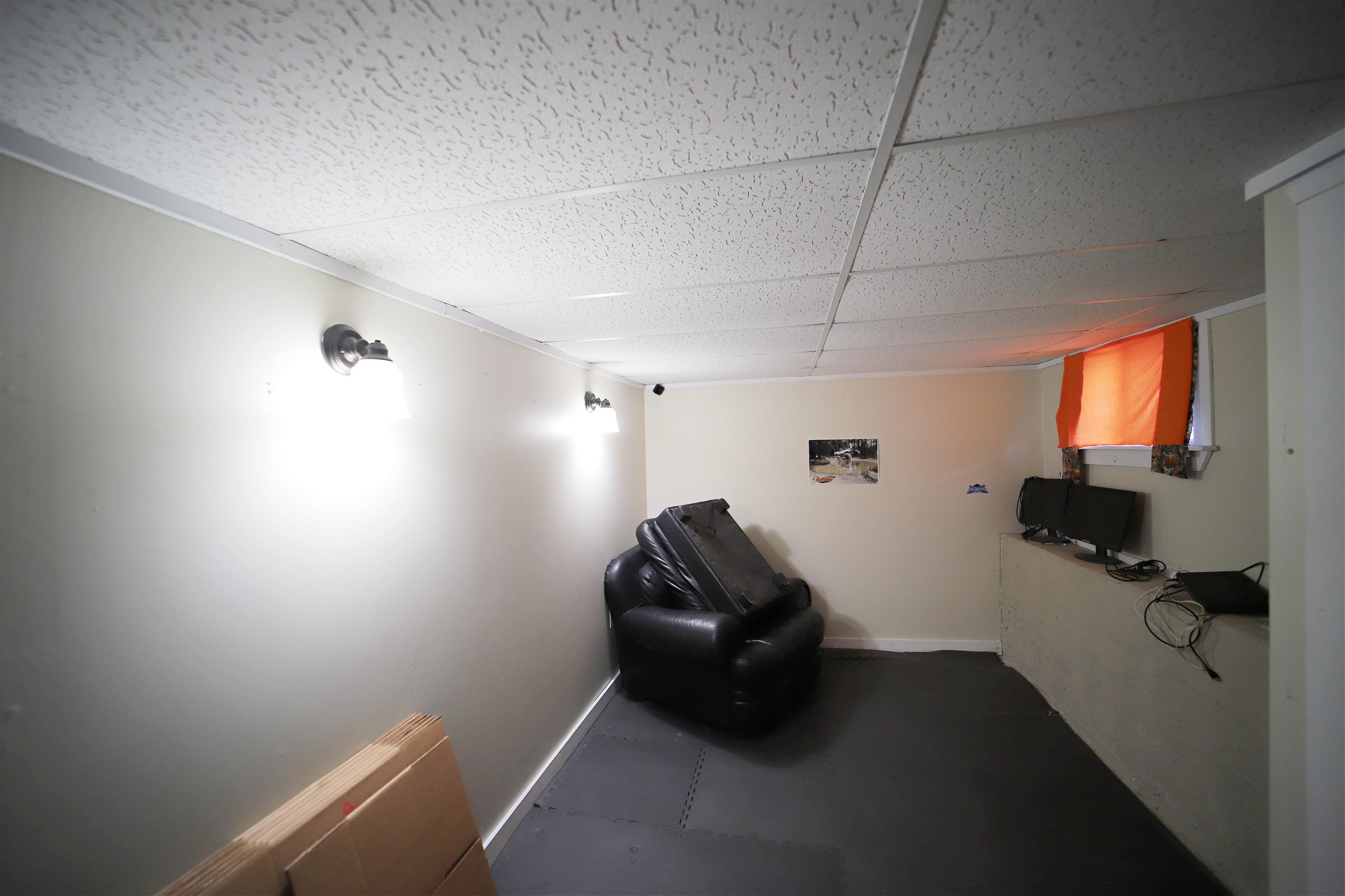 215 South McKinley Road Flushing, MI 48433 - Photo 13 of 22 50100711-12.JPG