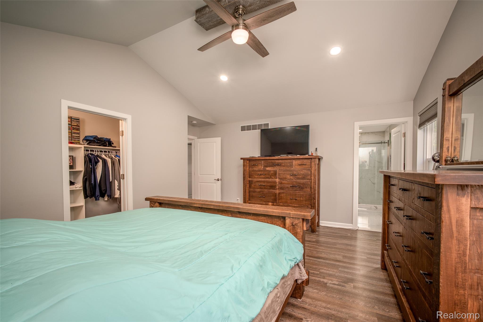 11913 Tuttle Hill Road Willis, MI 48191 - Photo 17 of 32 17.jpg