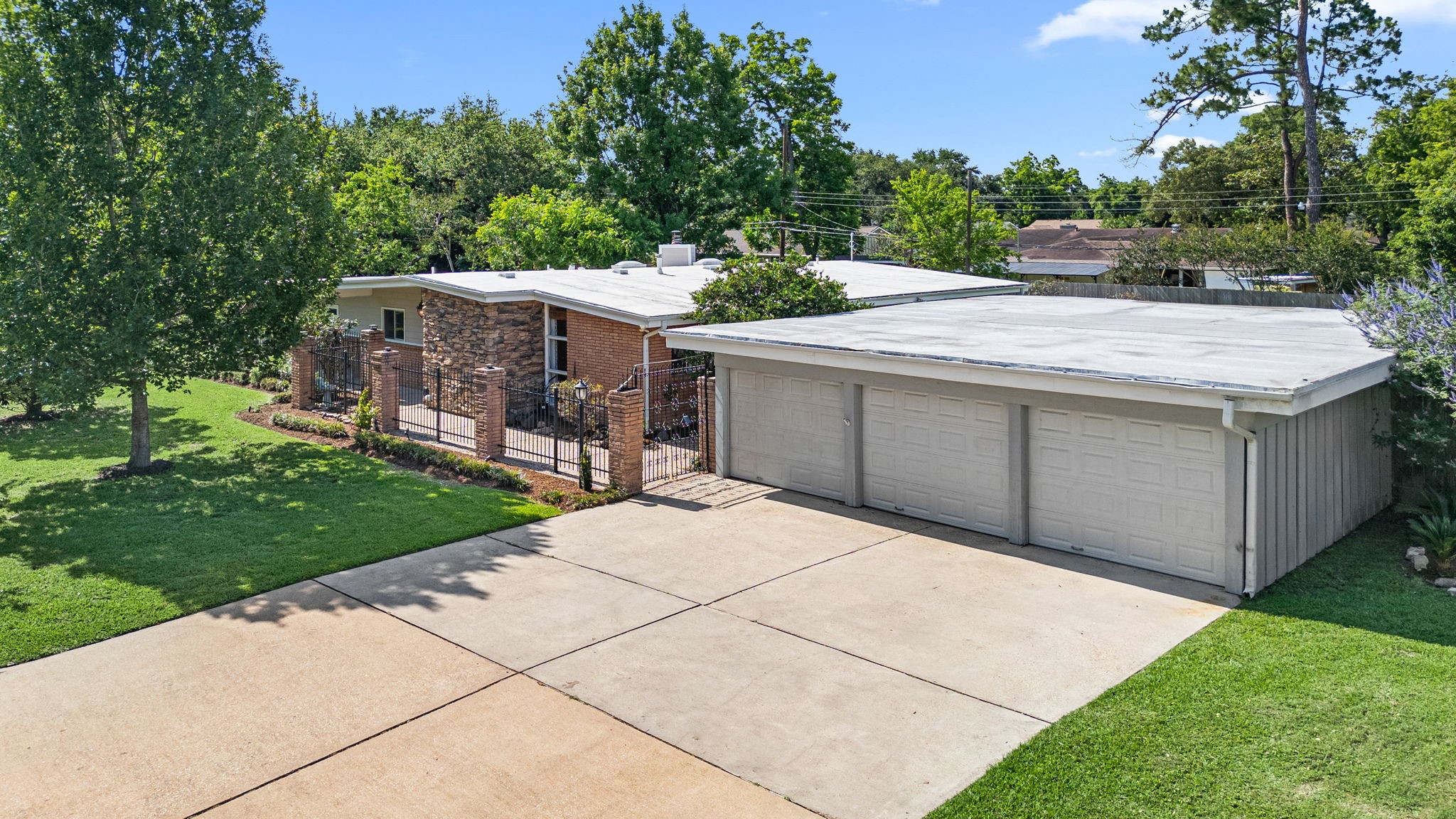 10310 Mayfield Road Houston, TX 77043 - Photo 7 of 49 3-car garage features a workshop on the back 29'x9'