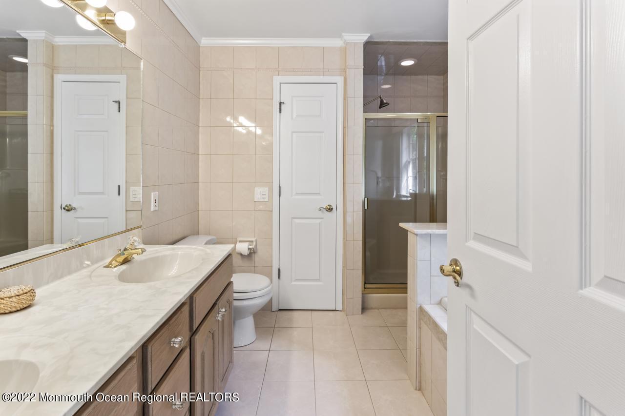 171 Cruise Road Manahawkin, NJ 08050 - Photo 13 of 46 12