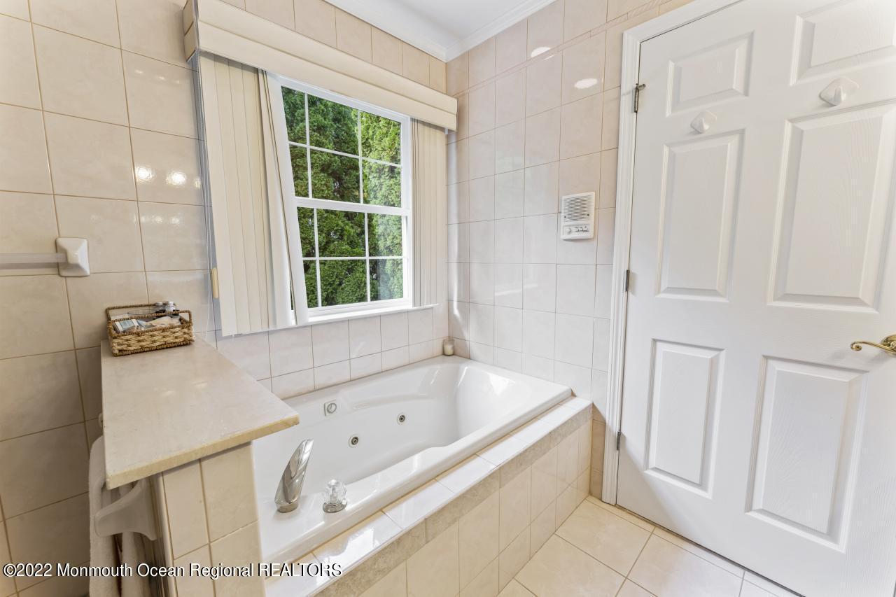 171 Cruise Road Manahawkin, NJ 08050 - Photo 14 of 46 13