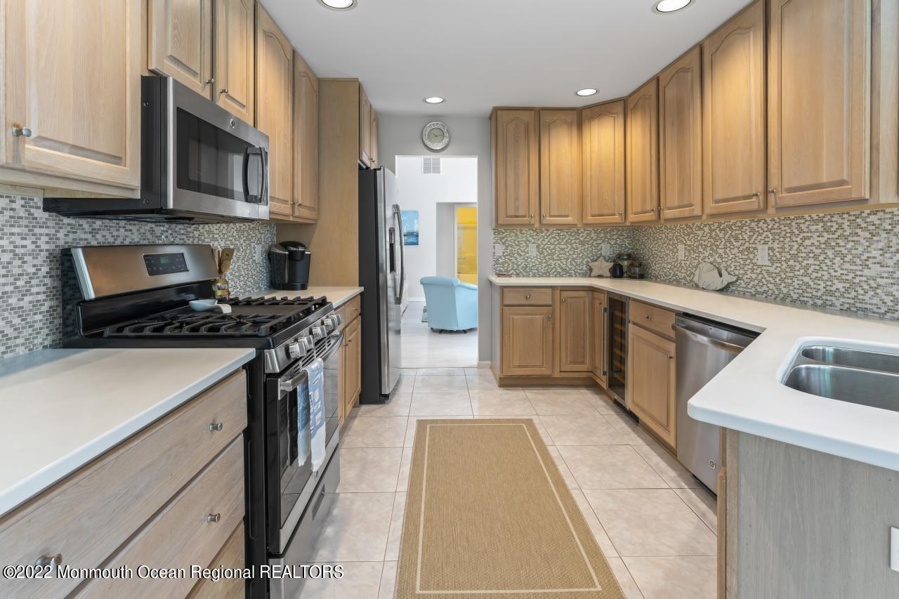 171 Cruise Road Manahawkin, NJ 08050 - Photo 26 of 46 24