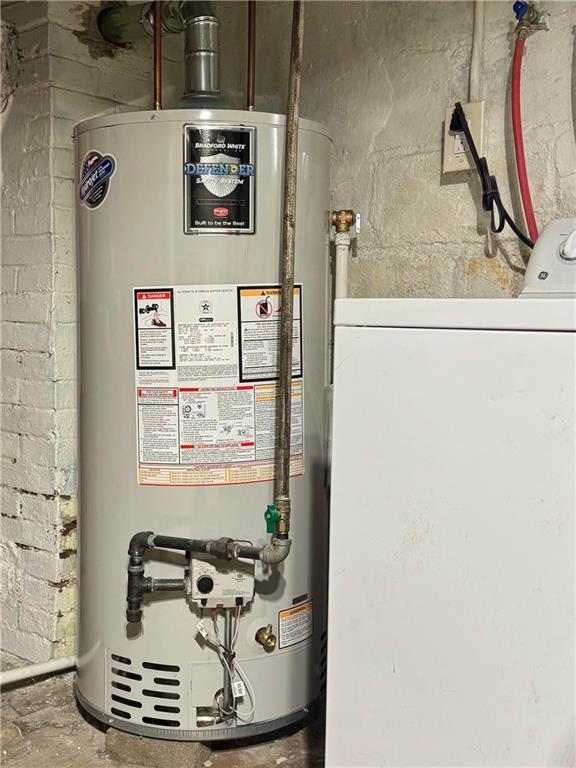 821 Vogan Street New Castle, PA 16101 - Photo 28 of 33 a picture of a bathroom with a sink and a mirror