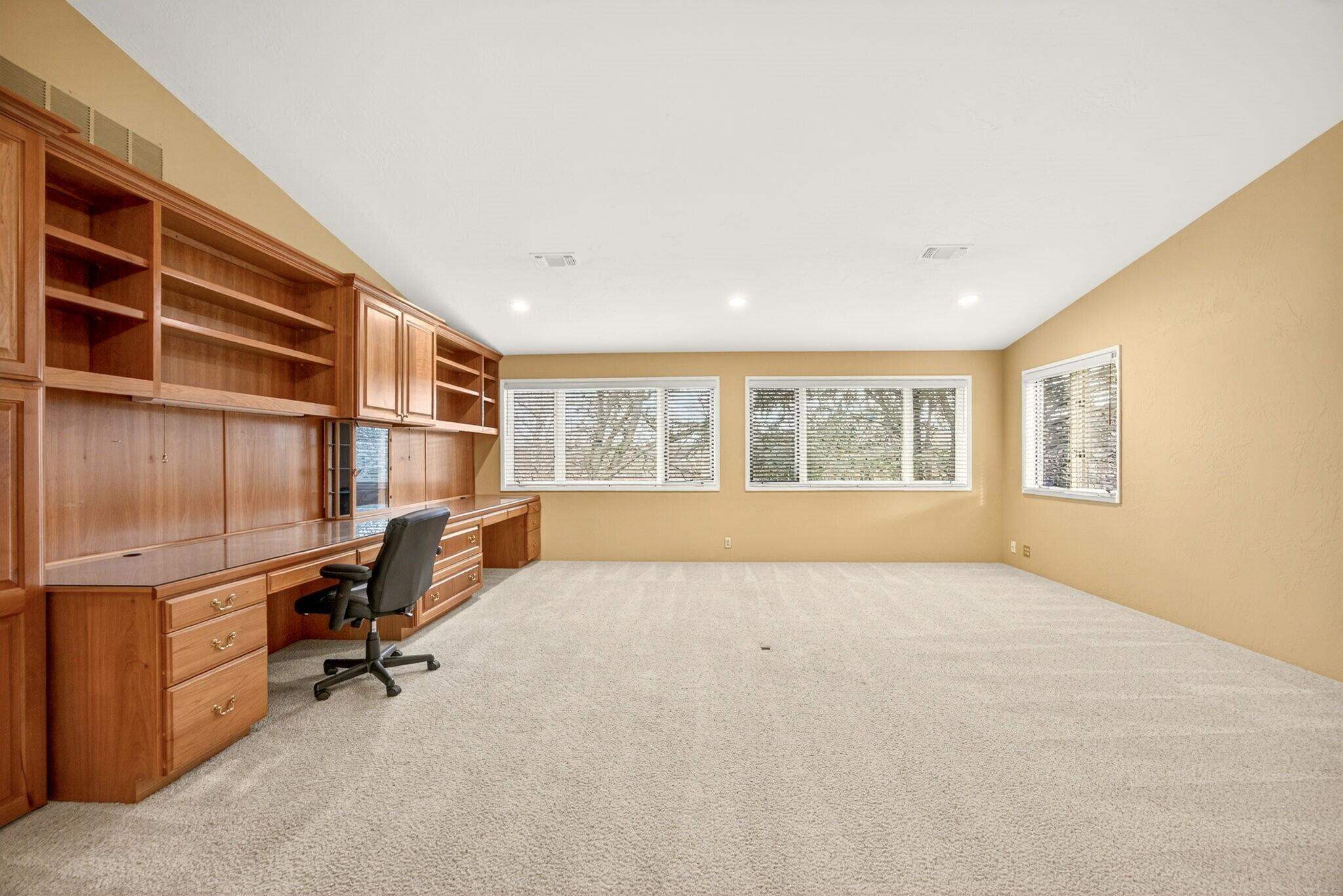 2585 Freedom Way Medford, OR 97504 - Photo 50 of 66