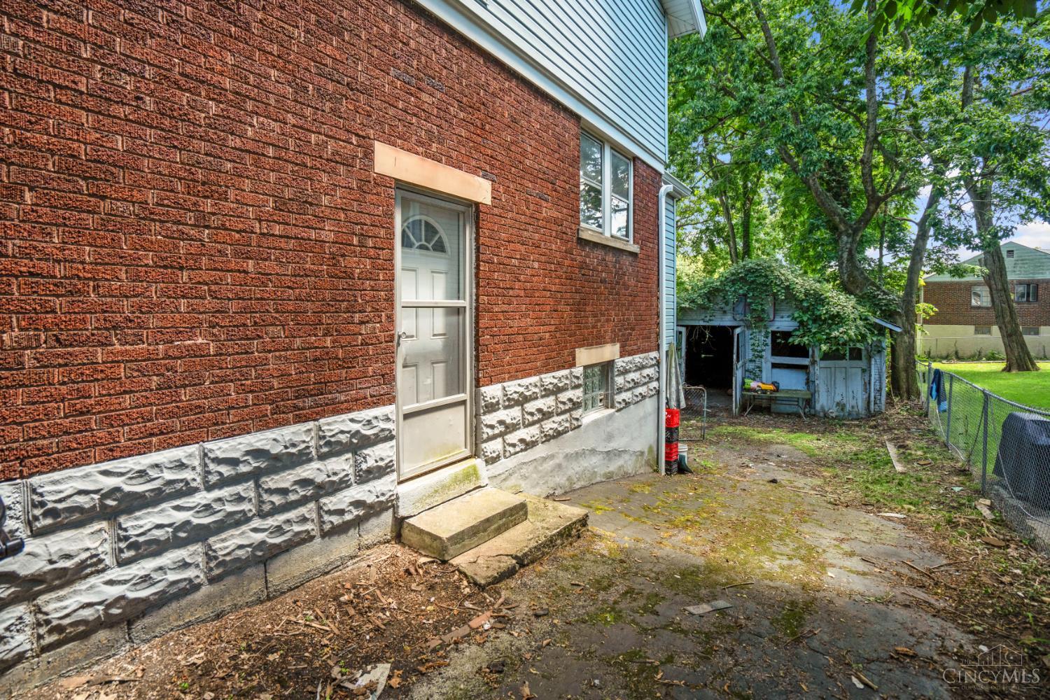 6207 Roe Street Cincinnati, OH 45227 - Photo 3 of 24 Gallery Image 3