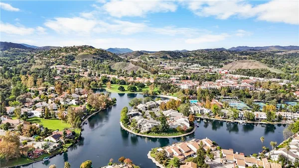 $3,250 | 4714 Park Granada, Unit 203, Calabasas, CA 91302