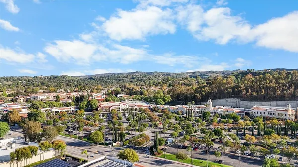 $3,250 | 4714 Park Granada, Unit 203, Calabasas, CA 91302