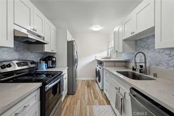 $3,250 | 4714 Park Granada, Unit 203, Calabasas, CA 91302