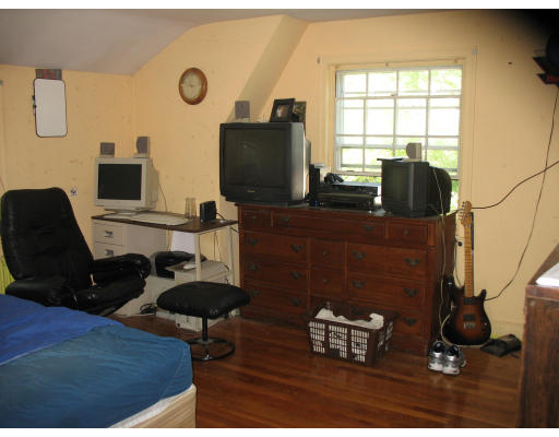 48 Nickerson Road Newton, MA 02467 - Photo 11 of 15 a work place with computer on desk and a chair